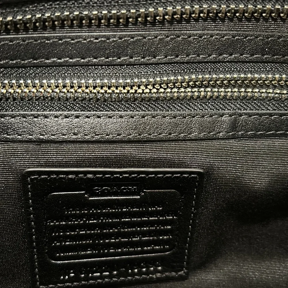 Women’s black leather coach handbag - Picture 6 of 10